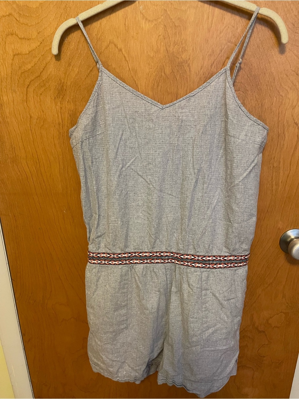Light Gray Sleeveless Romper with Embroidered Waistband